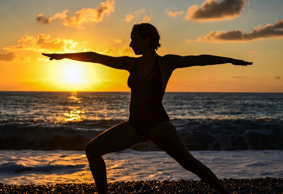 8 Κινήσεις της Hatha Yoga που θα σας Βοήθήσουν